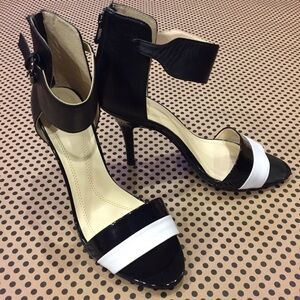 New TAHARI Black and White Heels